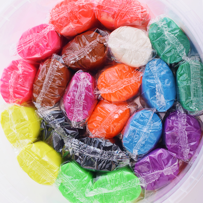 Тесто для лепки в ведре 12 цветов, 1680гр 