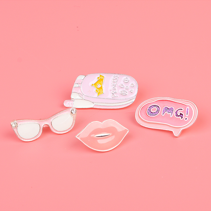 Набор значков "Cute Girl" эмалированные, размер изделий: телефон 1,7x3,5 см, OMG! 3x1,8 см,