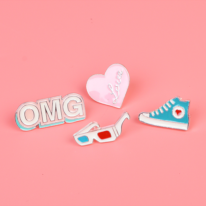 Набор значков "Selfie&Shoes" эмалированные, размер изделий: очки 2,2x1,3 см, OMG 3,4x1,4 см