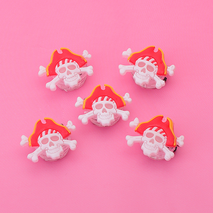 Значок 00-2901 "Пиратский череп" с подсветкой