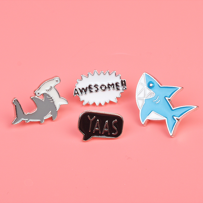Набор значков "Shark" эмалированные, размер изделий: awesome!! 1,5x1,5 см, yaas 3x2 см, гол