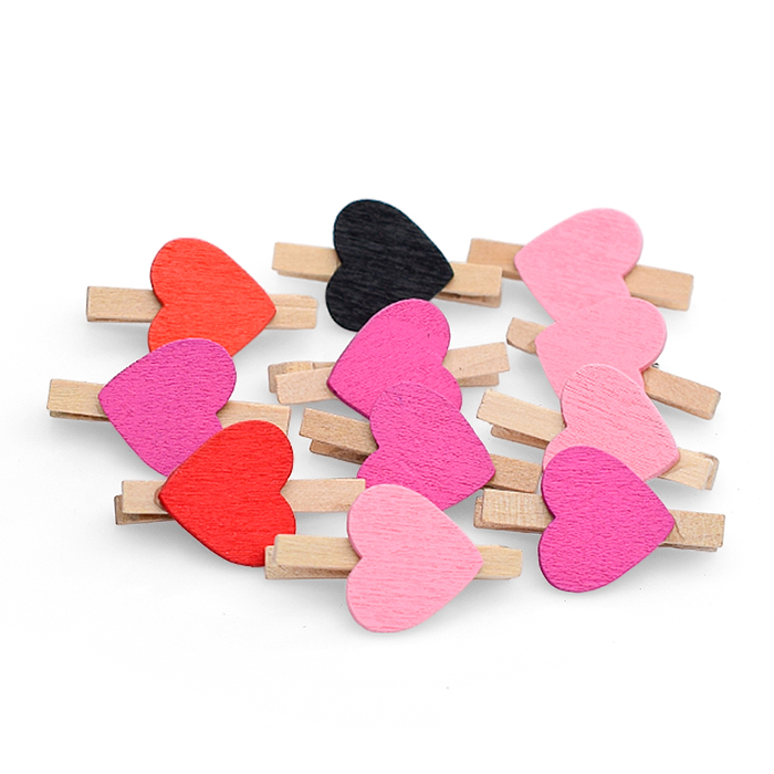 Фото к товару Набор прищепок декоративных деревянных "Сердечко" 10 шт 3*0.4*10 см. Набор прищепок декоративных деревянных "Сердечко" 10 шт 3*0.4*10 см.