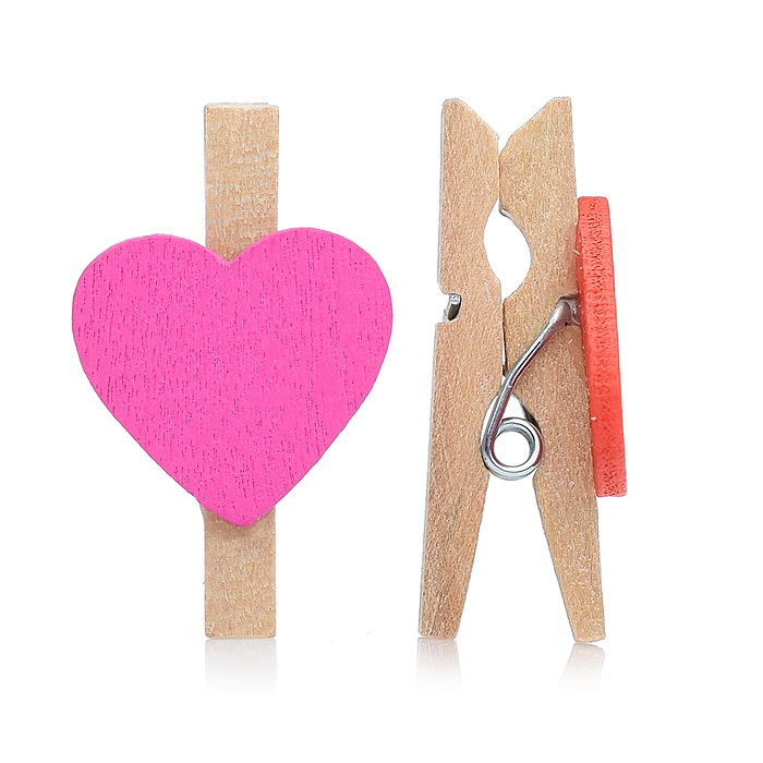 Фото к товару Набор прищепок декоративных деревянных "Сердечко" 10 шт 3*0.4*10 см. Набор прищепок декоративных деревянных "Сердечко" 10 шт 3*0.4*10 см.