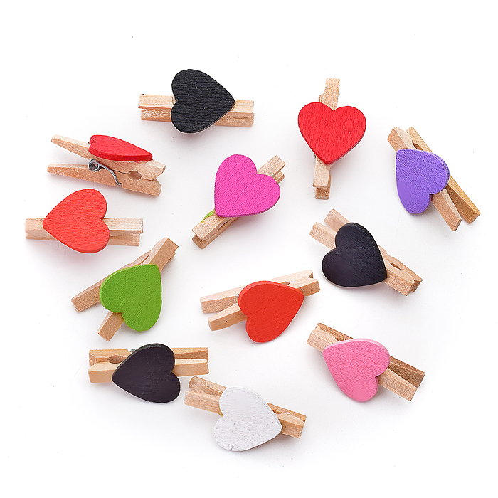 Фото к товару Набор прищепок декоративных деревянных "Сердечко" 10 шт 3*0.4*10 см. Набор прищепок декоративных деревянных "Сердечко" 10 шт 3*0.4*10 см.