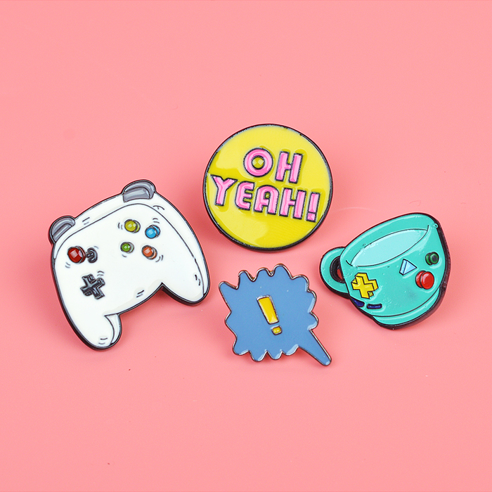 Набор значков "GAME" эмалированные, размер изделий: игровой планшет 3x2,6 см, круглый значо