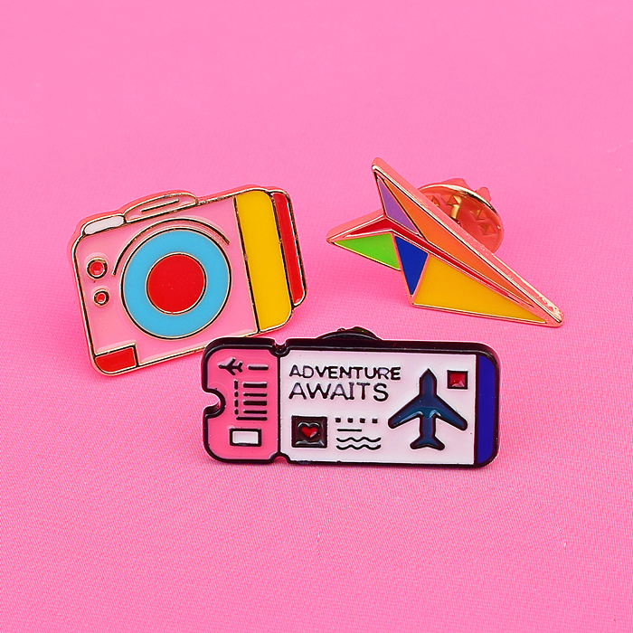 Набор значков на рюкзак,кепку  металлические ,эмалированные"Adventure awaits":