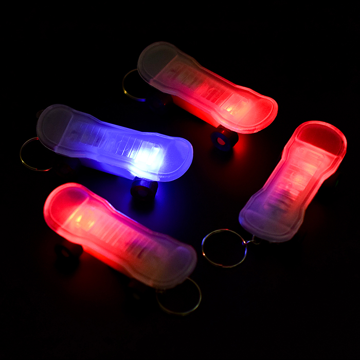 Фонарик игрушечный 00-3229 "Скейт"