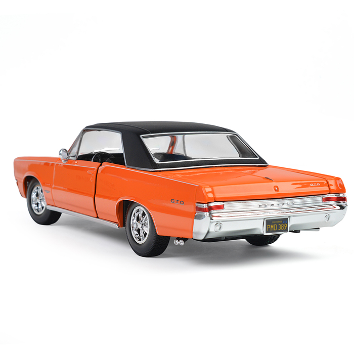 Машинка die-cast  1965 Pontiac GTO, 1:18, оранжевая, открывающиеся двери