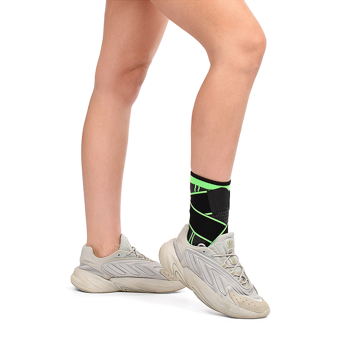 Фото к товару Бандаж 33-0003 спортивный на голеностоп Бандаж 33-0003 спортивный на голеностоп