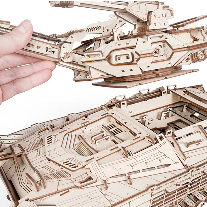 Модель "Танк Хищник"