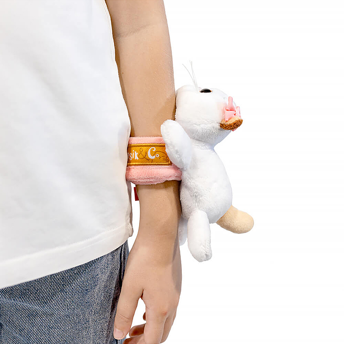 Кошечка Ли-Ли с бантиком на браслете