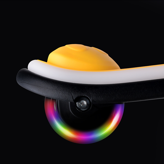 Фото к товару Самокат трёхколёсный R0200 ROCKET светящиеся колеса PU, дека, рулевая стойка, цвет жёлто-чёрный Самокат трёхколёсный R0200 ROCKET светящиеся колеса PU, дека, рулевая стойка, цвет жёлто-чёрный