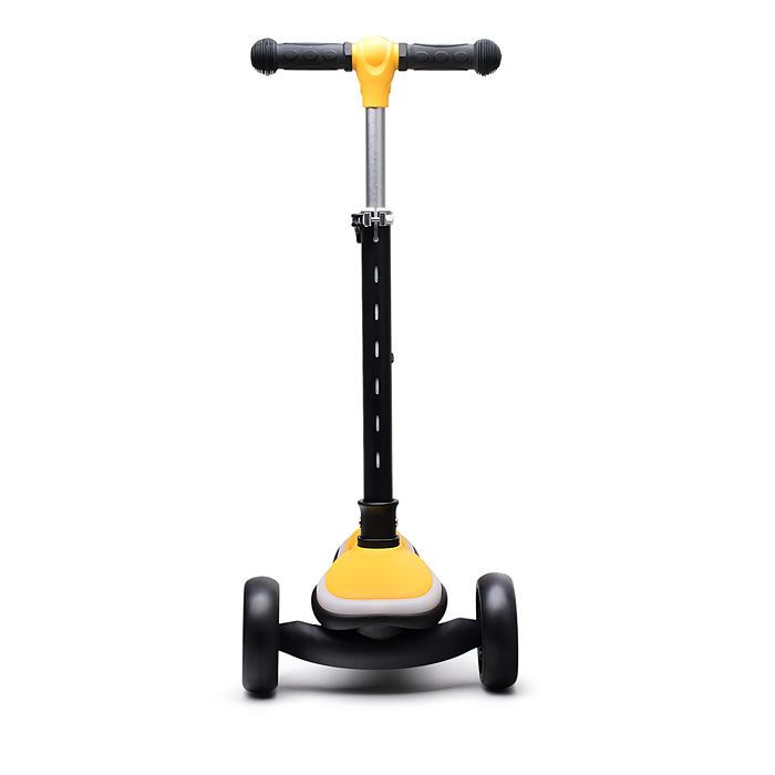 Фото к товару Самокат трёхколёсный R0200 ROCKET светящиеся колеса PU, дека, рулевая стойка, цвет жёлто-чёрный Самокат трёхколёсный R0200 ROCKET светящиеся колеса PU, дека, рулевая стойка, цвет жёлто-чёрный