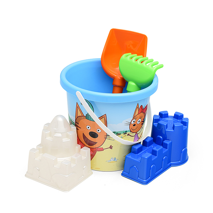 Фото к товару Песочный набор "Три кота и море приключений" №6: Ведро с наклейкой, лопатка №5, грабельки №5, формоч Песочный набор "Три кота и море приключений" №6: Ведро с наклейкой, лопатка №5, грабельки №5, формоч
