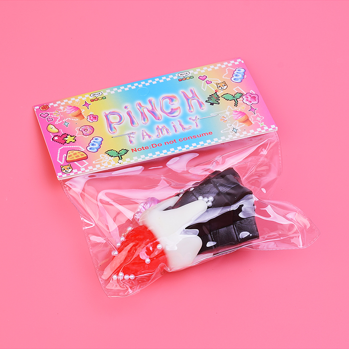 Игрушка-антистресс 00-6548 "Клубничное пирожное"