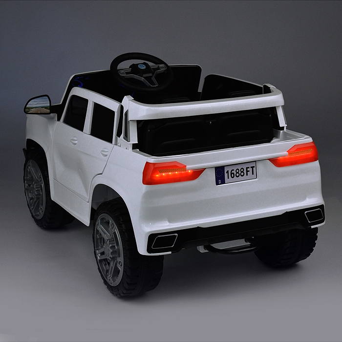 Электромобиль U023397Y "Городской гигант" на аккумуляторе, с р/у управлением, в коробке (белый)