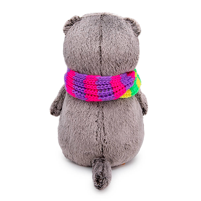 Кот Басик в ярком шарфе