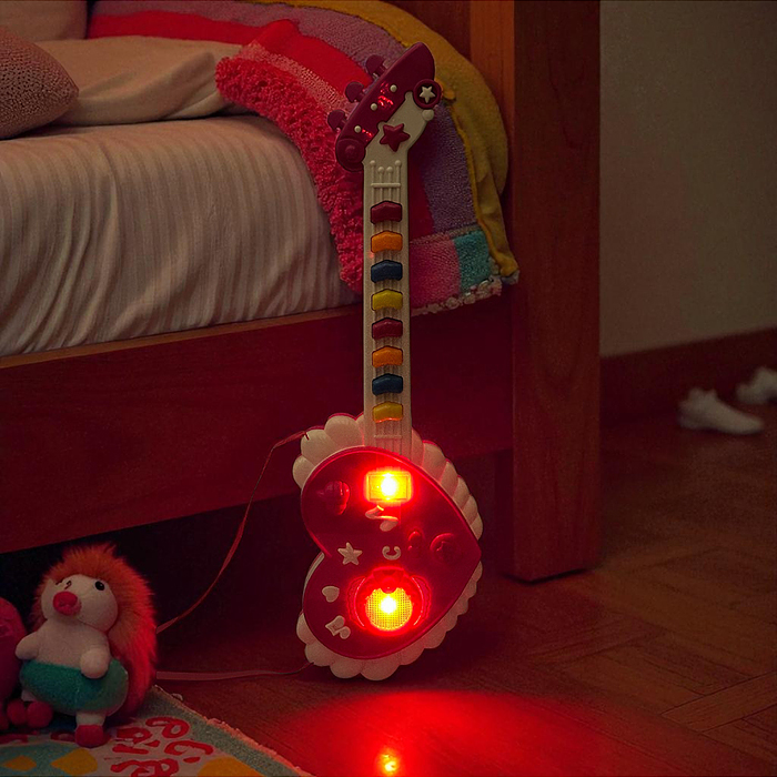 Фото к товару Гитара 664F "Сердце" в коробке Гитара 664F "Сердце" в коробке