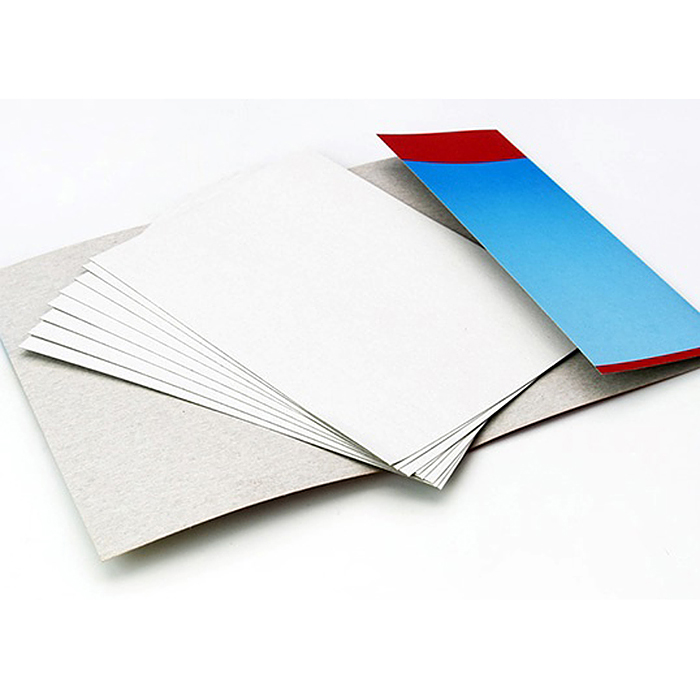 Фото к товару Картон белый А4 8л. папка "Маленькие друзья" Картон белый А4 8л. папка "Маленькие друзья"