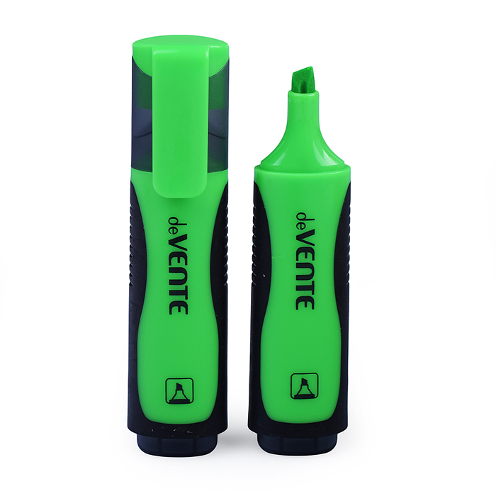 Фото к товару Маркер-выделитель зеленый, плоский корпус с каучуковыми вставками, с клипом, скошенный наконечник Маркер-выделитель зеленый, плоский корпус с каучуковыми вставками, с клипом, скошенный наконечник