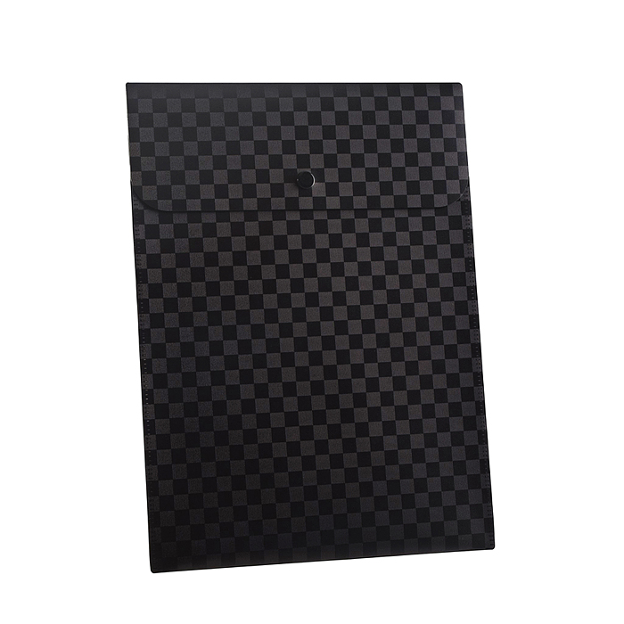 Фото к товару Папка-конверт на кнопке "Total black" A4 (240х330 мм) 400 мкм, фактура "шахматная доска" черная Папка-конверт на кнопке "Total black" A4 (240х330 мм) 400 мкм, фактура "шахматная доска" черная